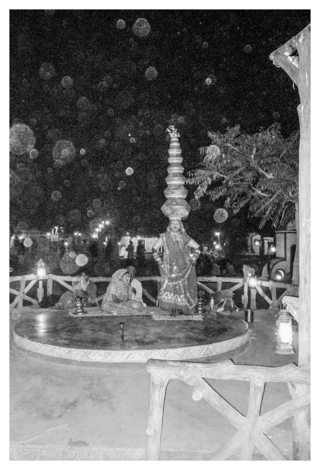 Traditionelle Tänze mit Krügen auf dem Kopf