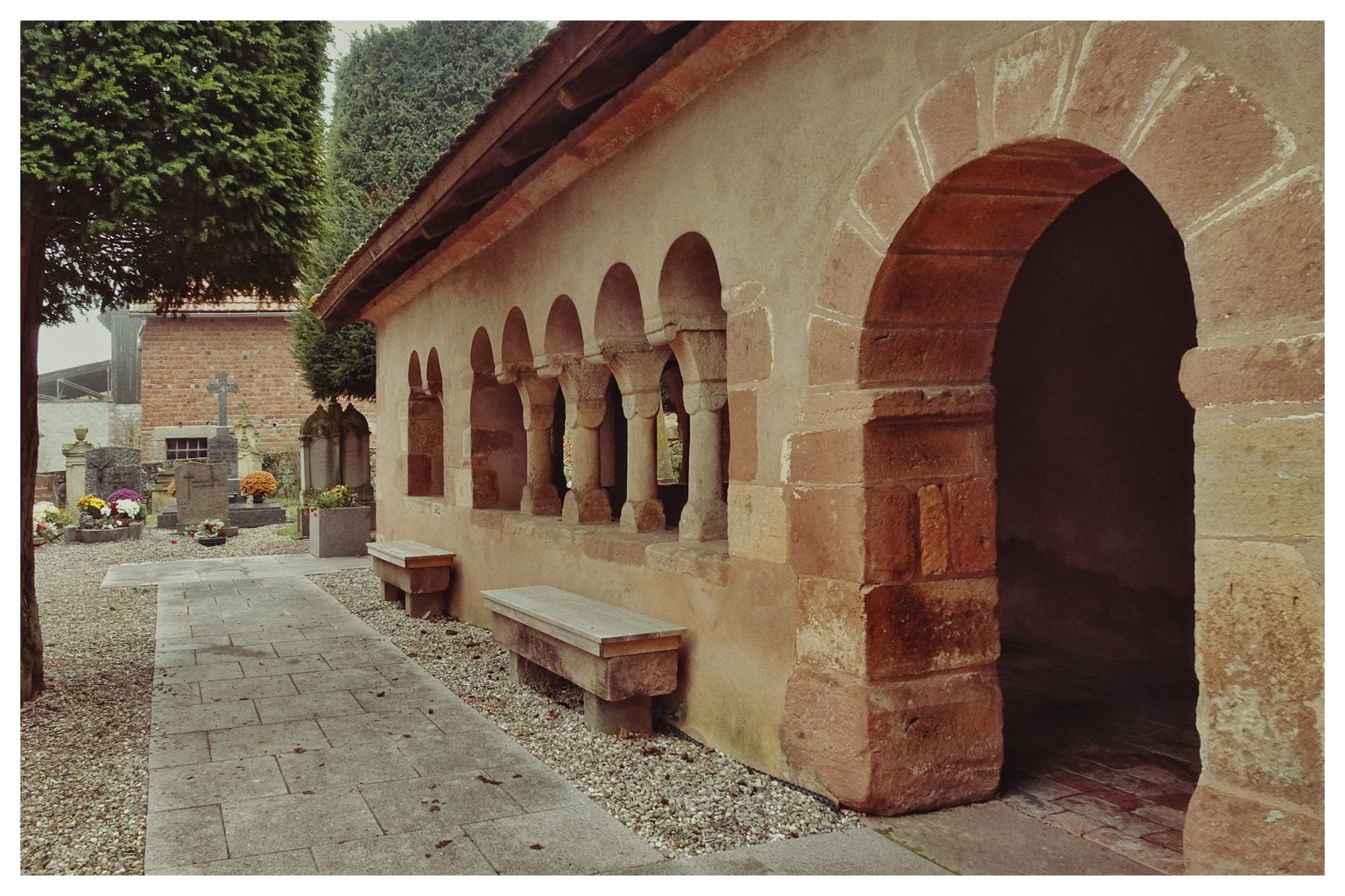 Romanische Aussengalerie in Epfig