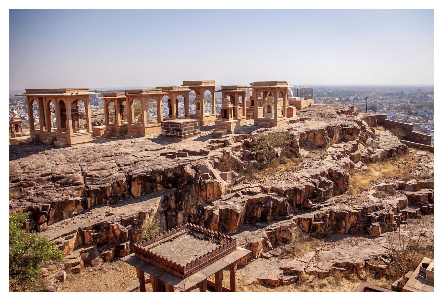 Noch weitere Kenotaphe auf dem Plateau