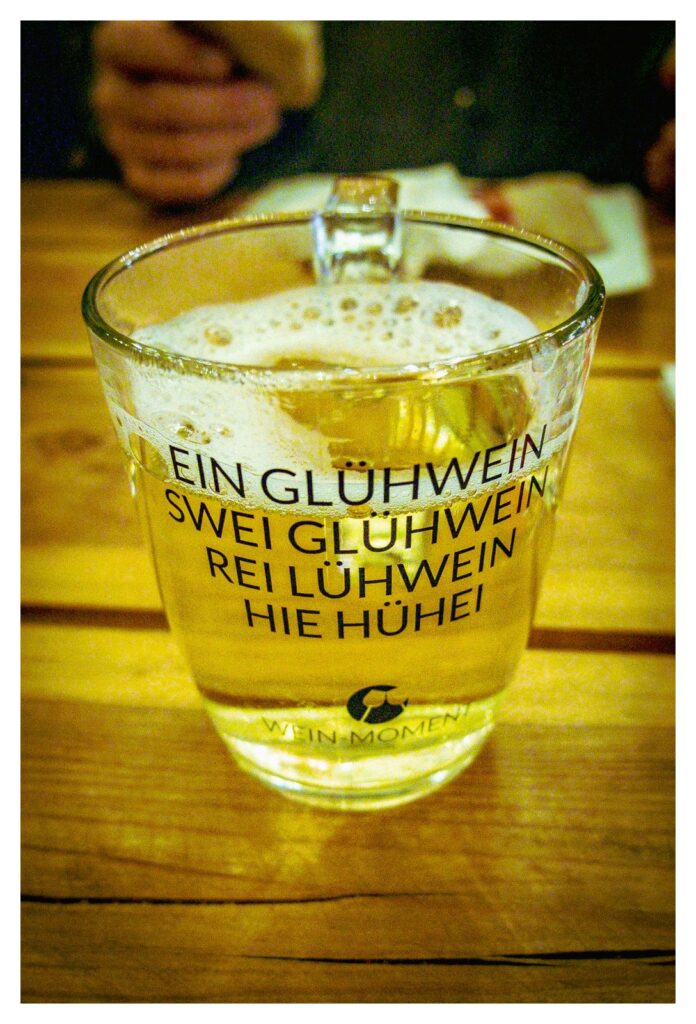 Ein, swei, rei, hie,... Glühwein halt. Amy Ende wurden es wahrlich die hie, aber wir konnten uns noch gut und verständlich artikulieren - lediglich Autofahren wäre vielleicht eine nicht so gute Idee